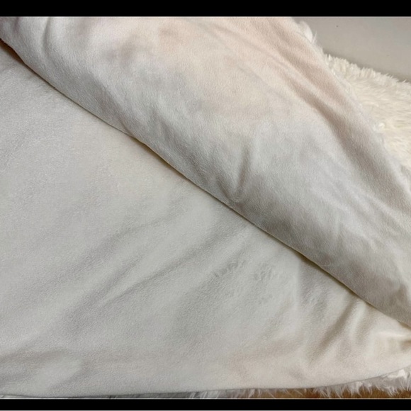 Rachel Roy White Faux Fur Throw (used for Baby Photography) - Picture 2 of 3
